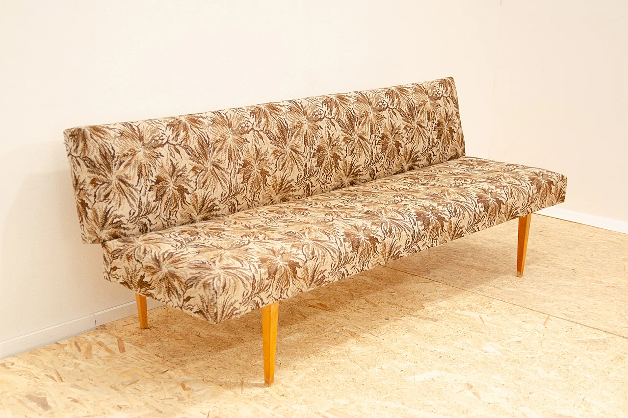 Divano letto in faggio e tessuto di Miroslav Navrátil, anni '60 3