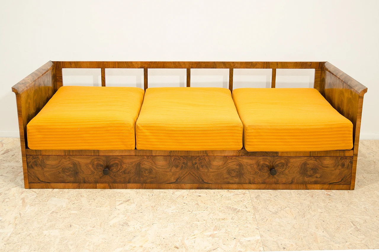 Divano letto contenitore Art Déco cecoslovacco in noce, anni '30 2