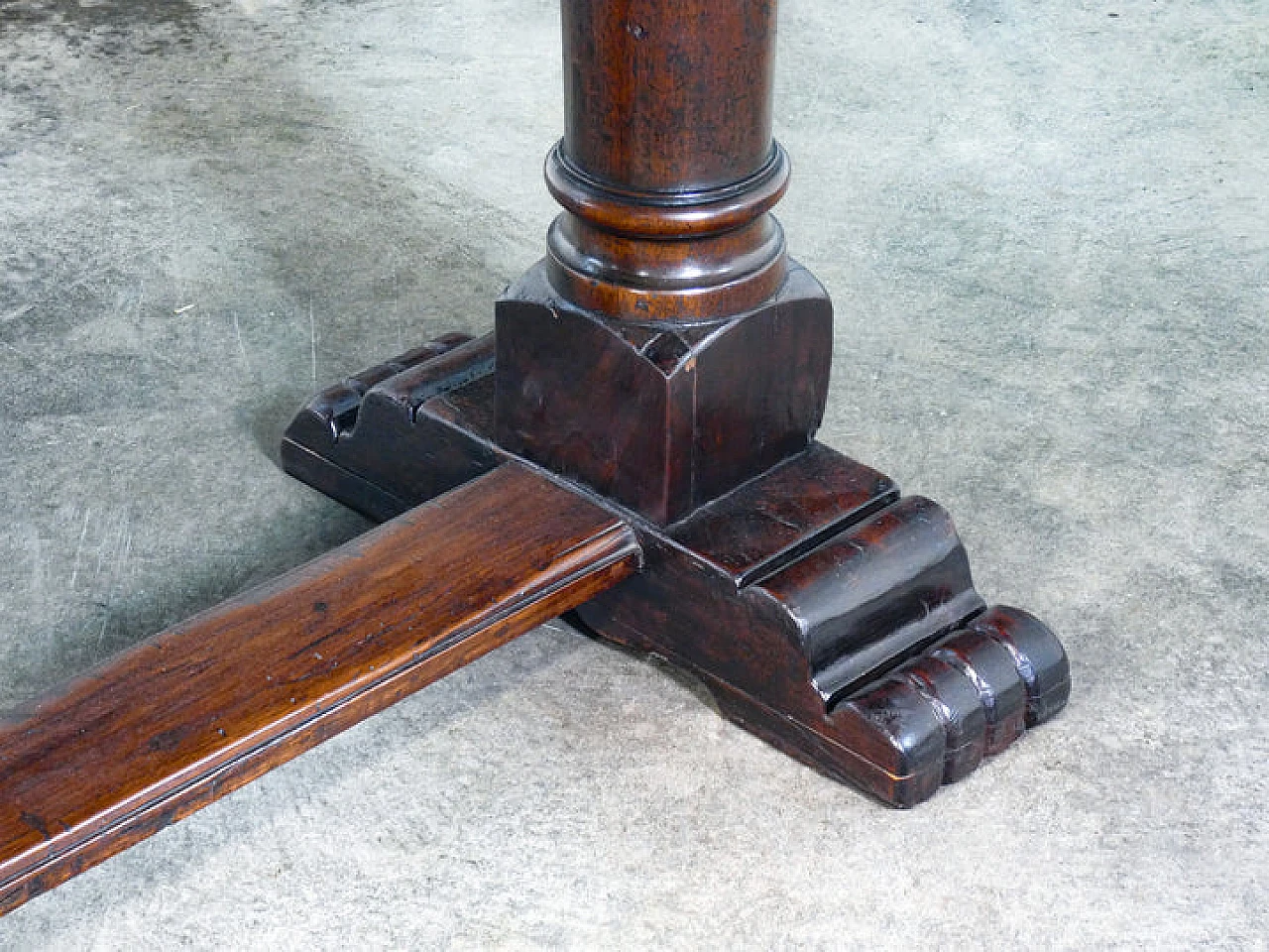 Solid walnut table with paw feet, 18th century 8