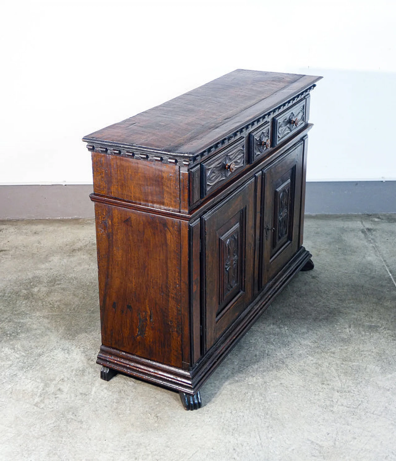 Piedmontese solid walnut sideboard, second half of the 18th century 7