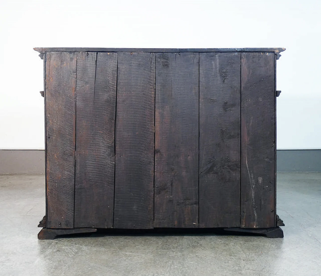 Piedmontese solid walnut sideboard, second half of the 18th century 9