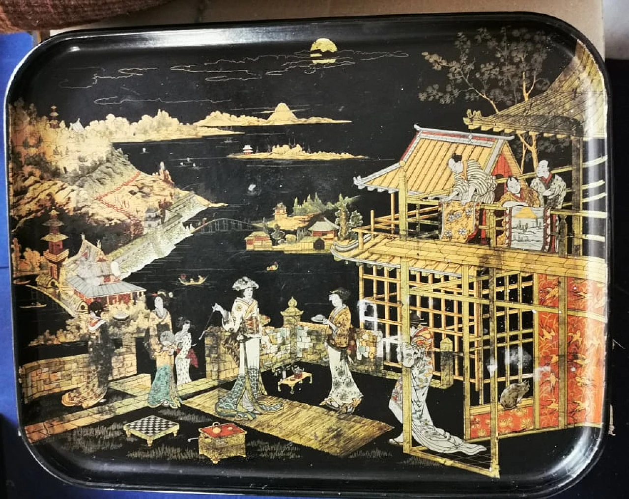 Japanese lacquered wood tray, 19th century 1