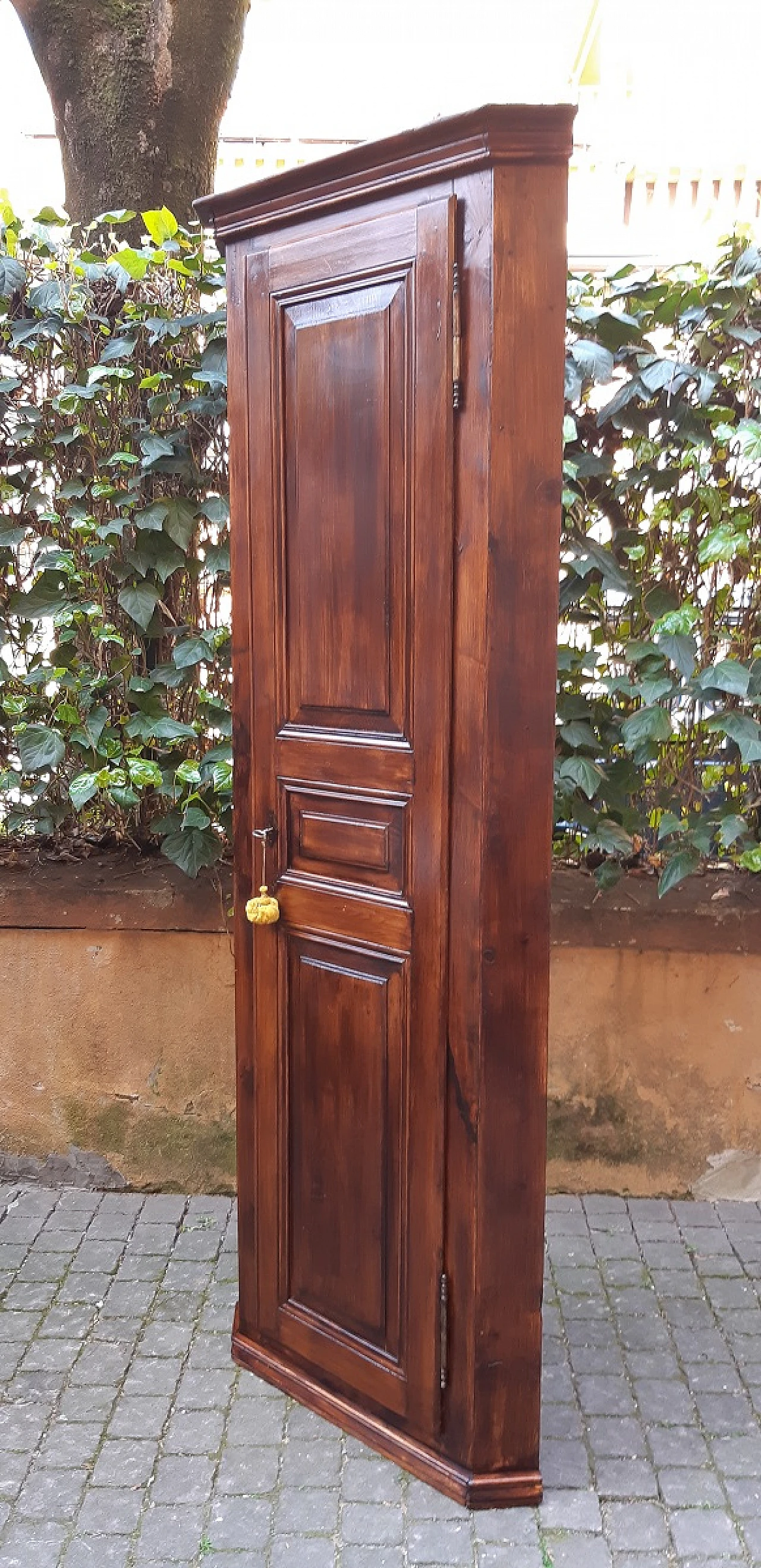 Emilia-Romagna larch corner cabinet, late 19th century 1