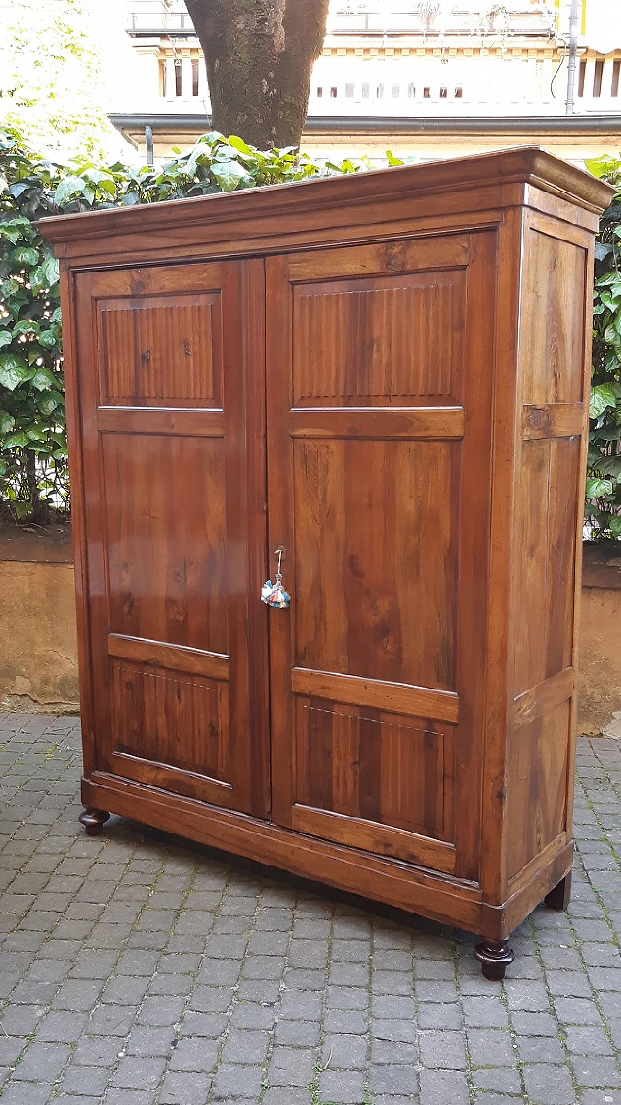 Lombard walnut wardrobe, mid-19th century 5