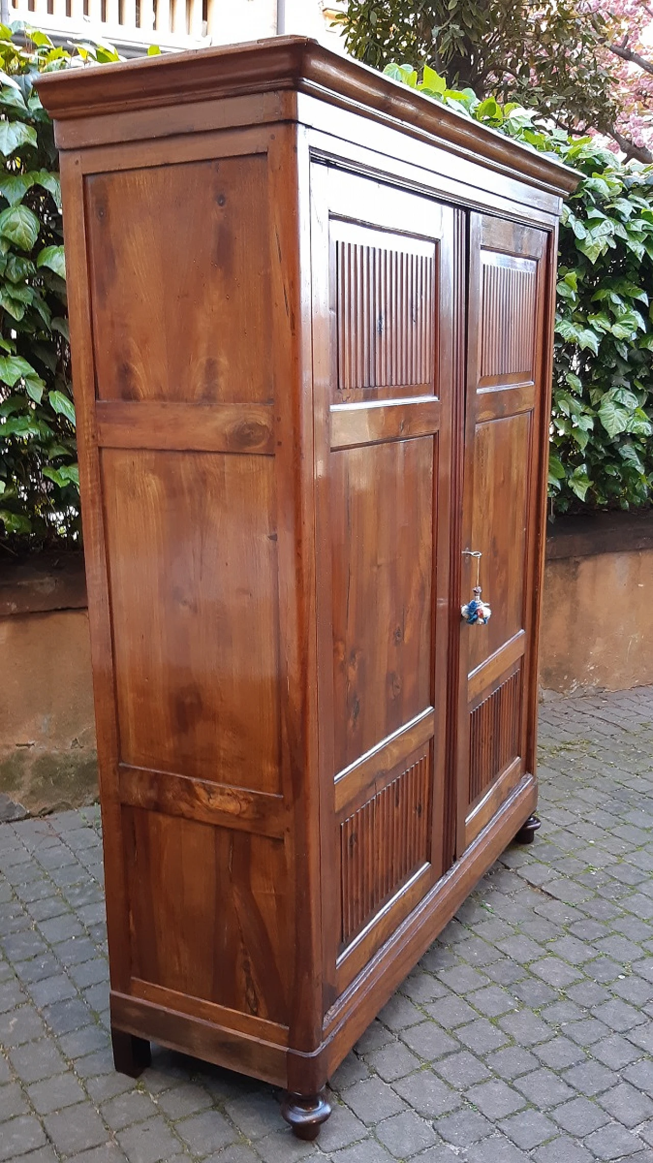 Lombard walnut wardrobe, mid-19th century 6