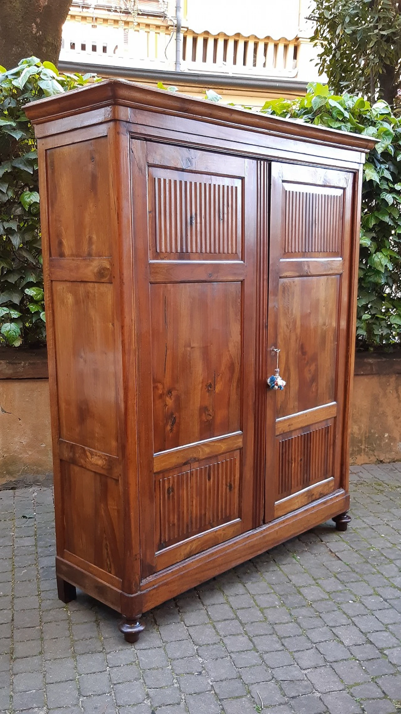 Lombard walnut wardrobe, mid-19th century 7