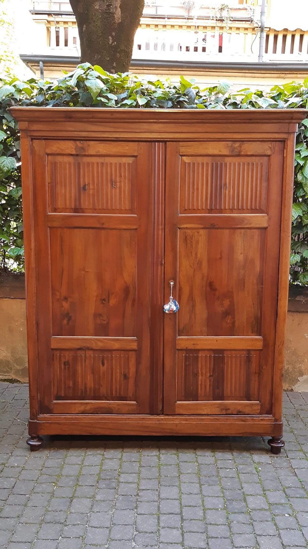 Lombard walnut wardrobe, mid-19th century 9