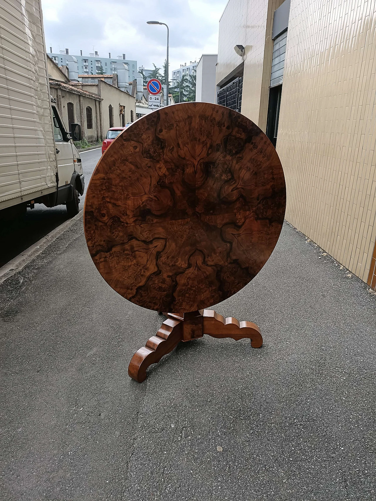 Tavolo rotondo in radica di noce, '800 2