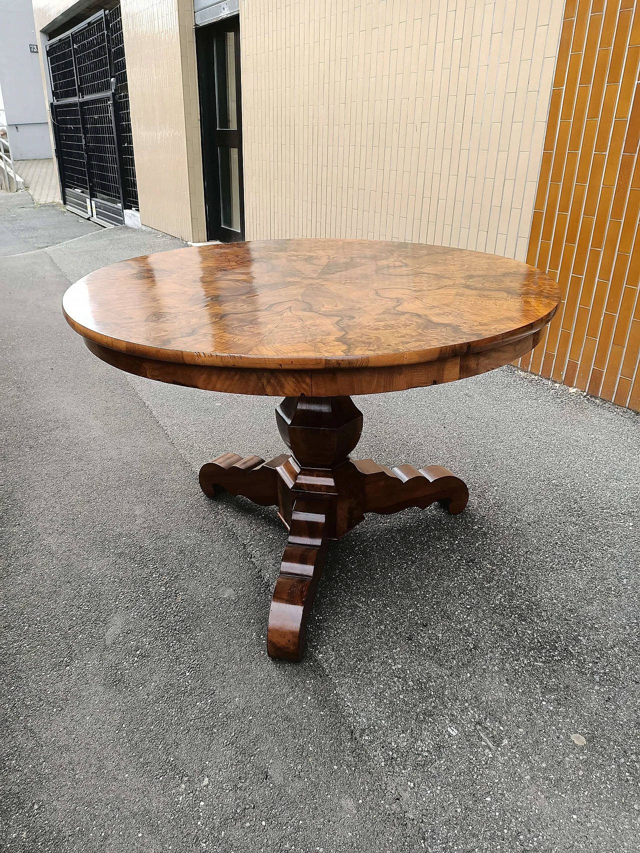 Tavolo rotondo in radica di noce, '800 4