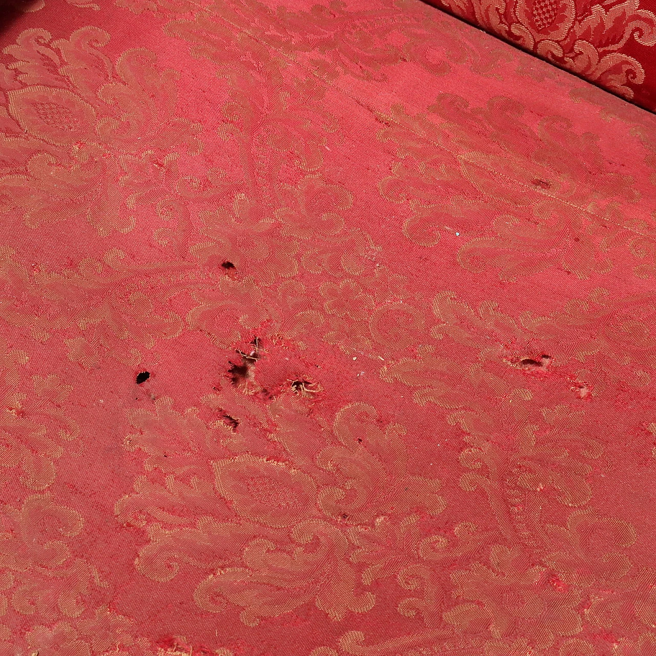 Carved mahogany sofa with pink brocade fabric, 19th century 9