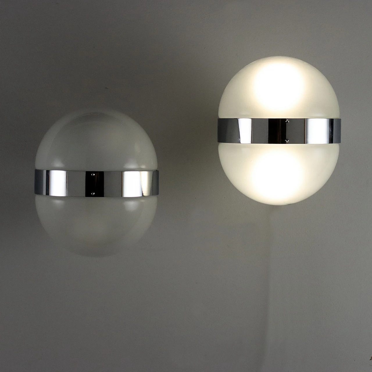 Pair of glass Clio wall light by S. Mazza for Artemide, 1970s 3