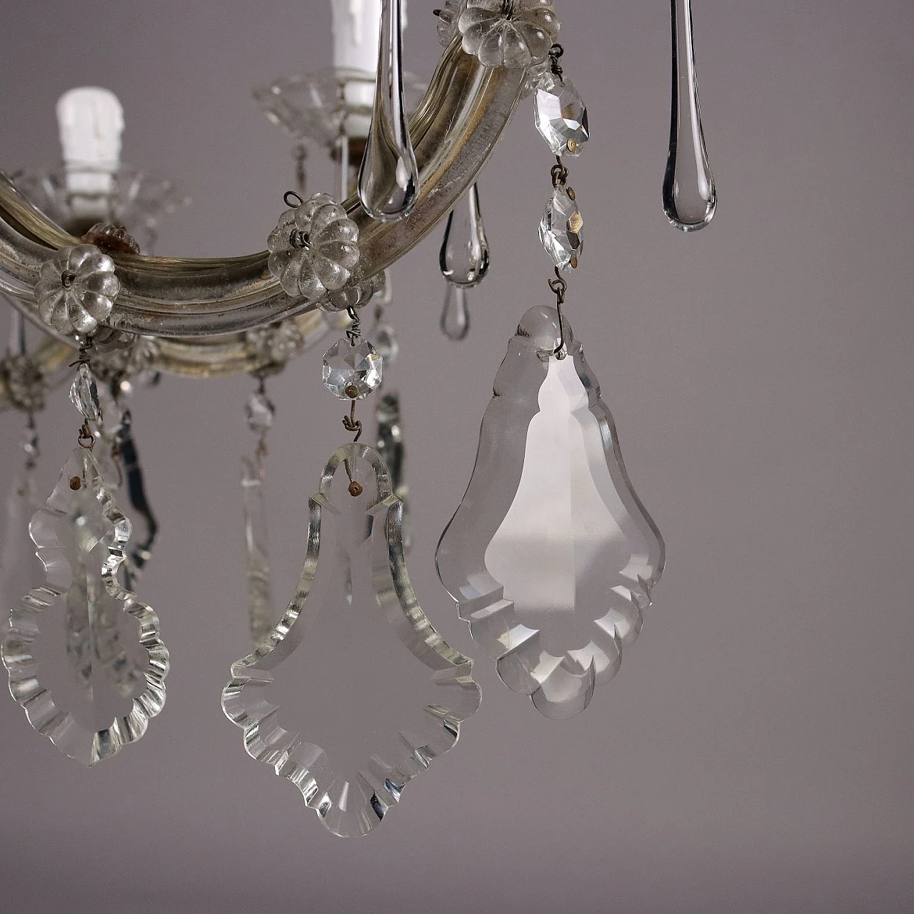 10-light chandelier with necklaces and glass pendants 5