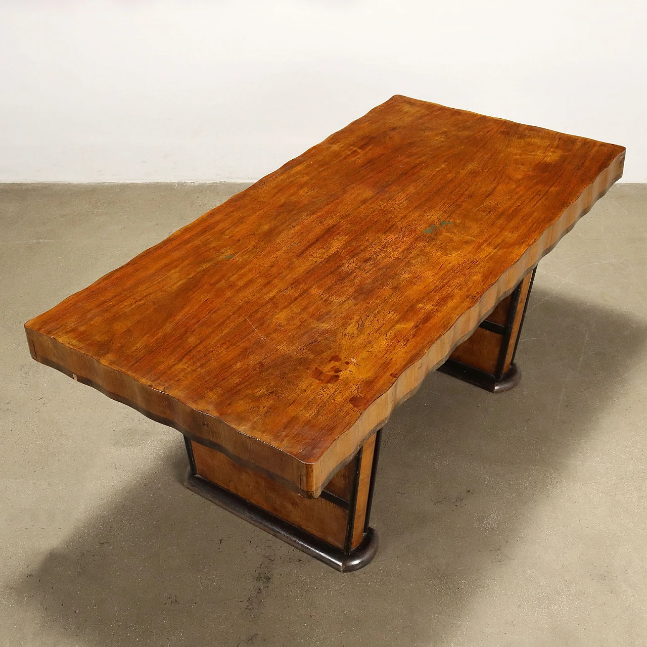 Walnut veneered table, 1930s 3