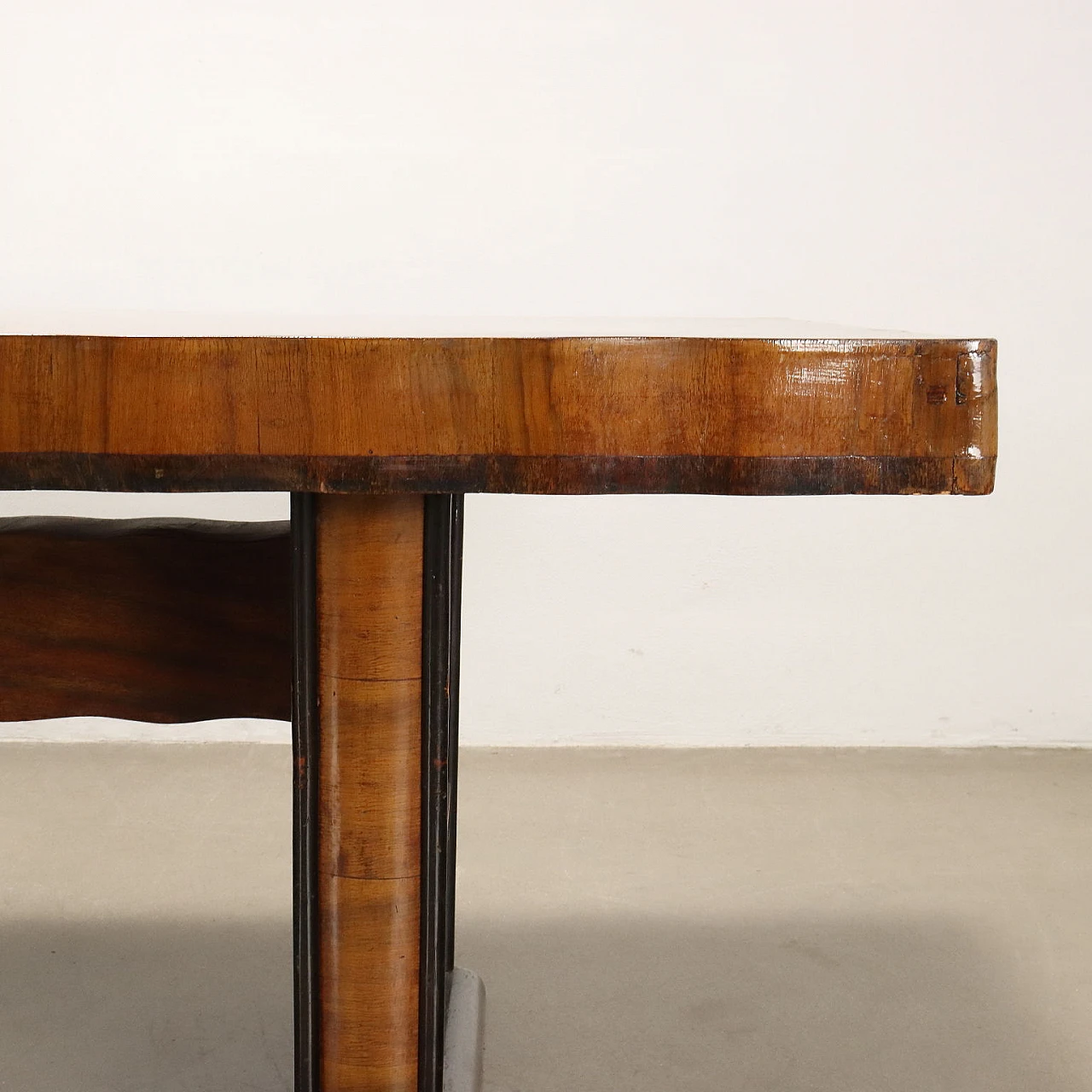 Walnut veneered table, 1930s 5