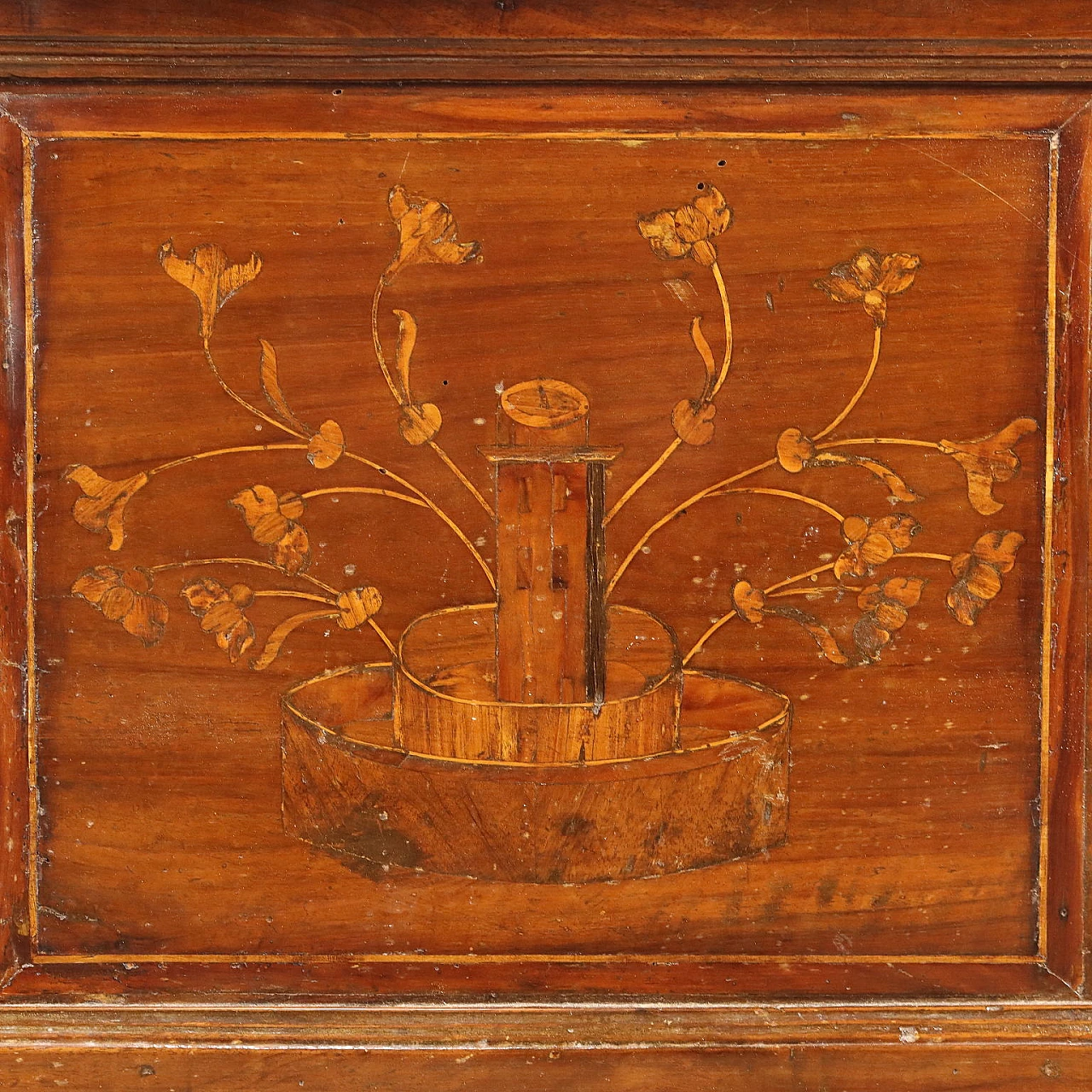 Maple chest with flowers decoration, late 18th century 8
