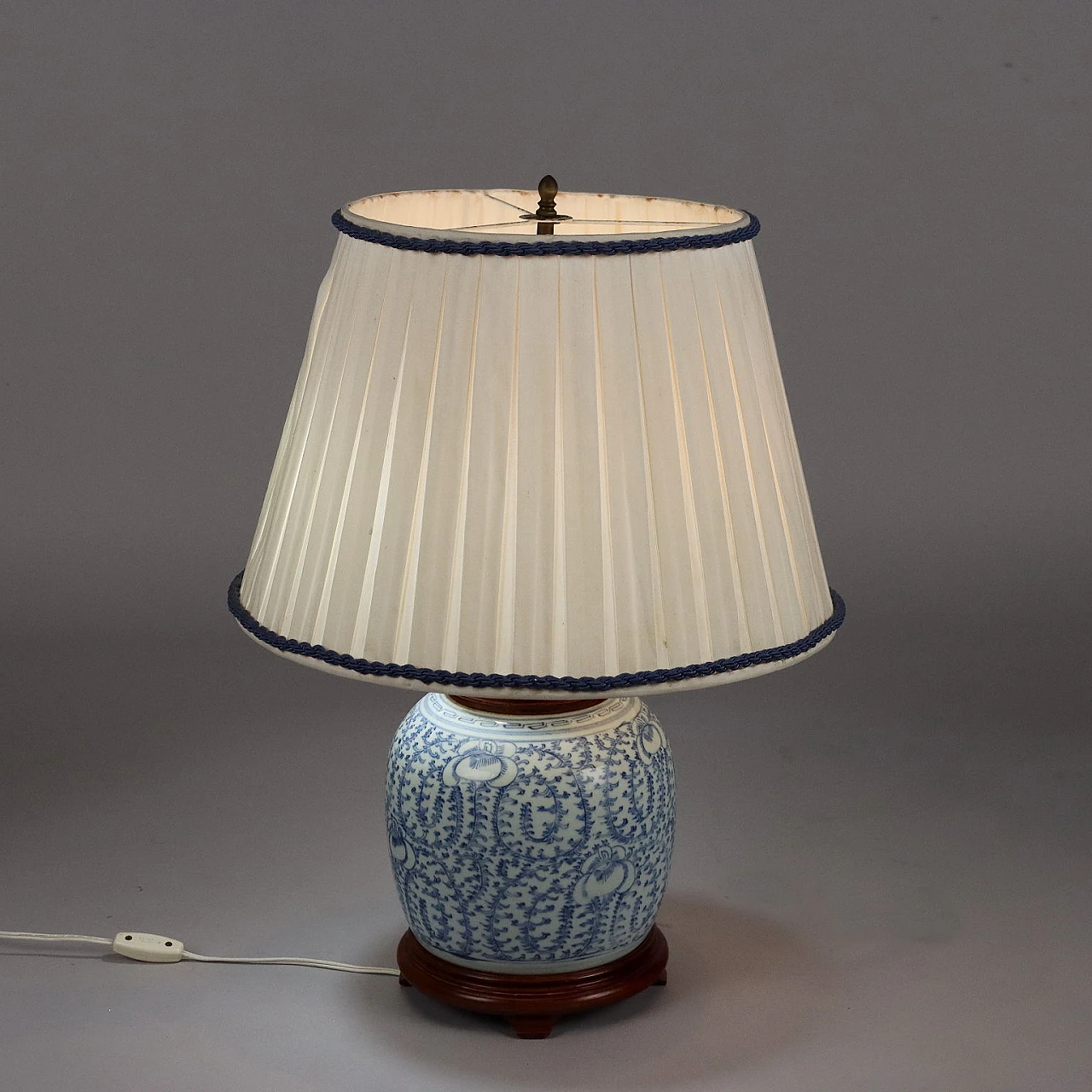 Lampada da tavolo in porcellana cinese, anni '90 1