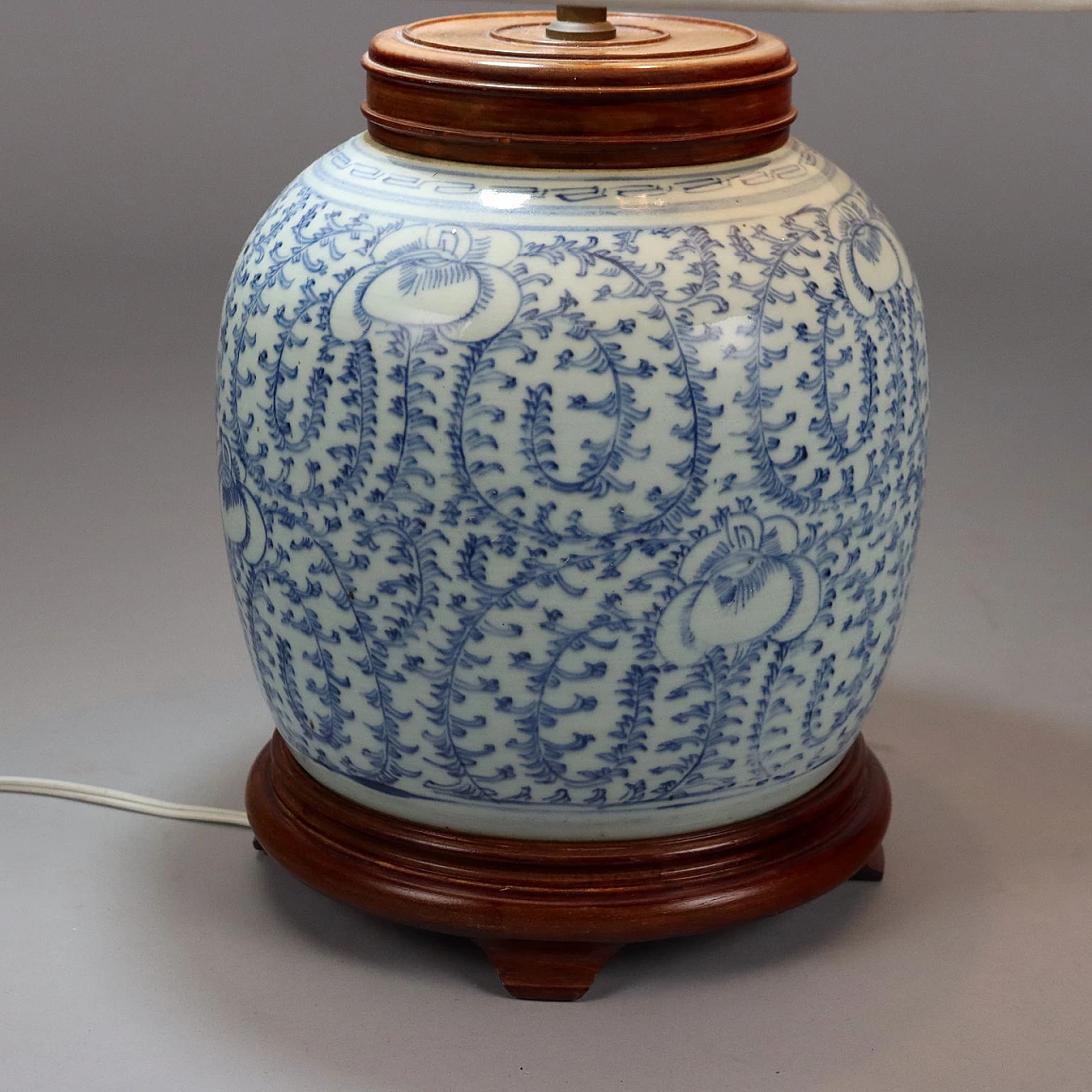 Chinese porcelain table lamp, 1990s 3