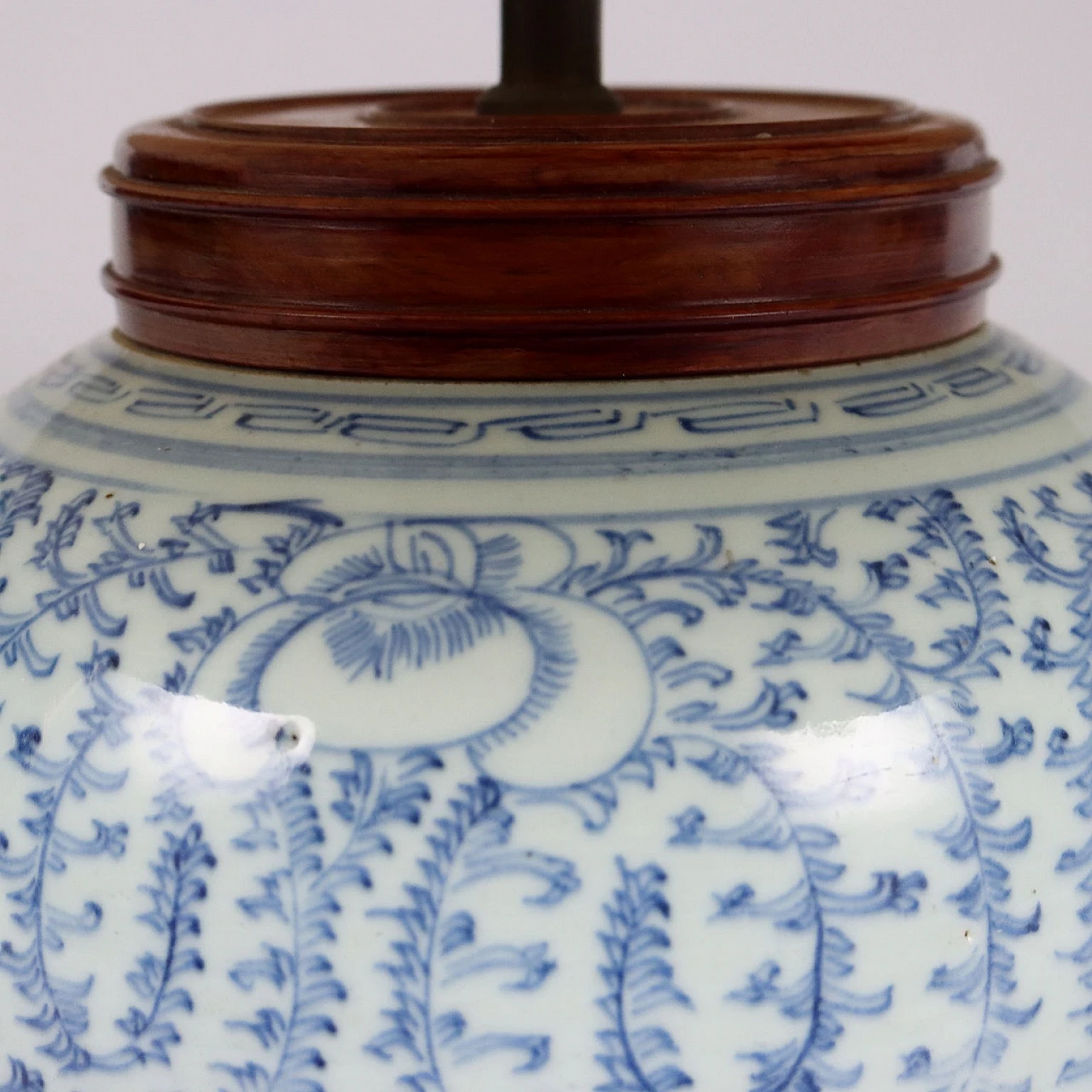 Chinese porcelain table lamp, 1990s 7