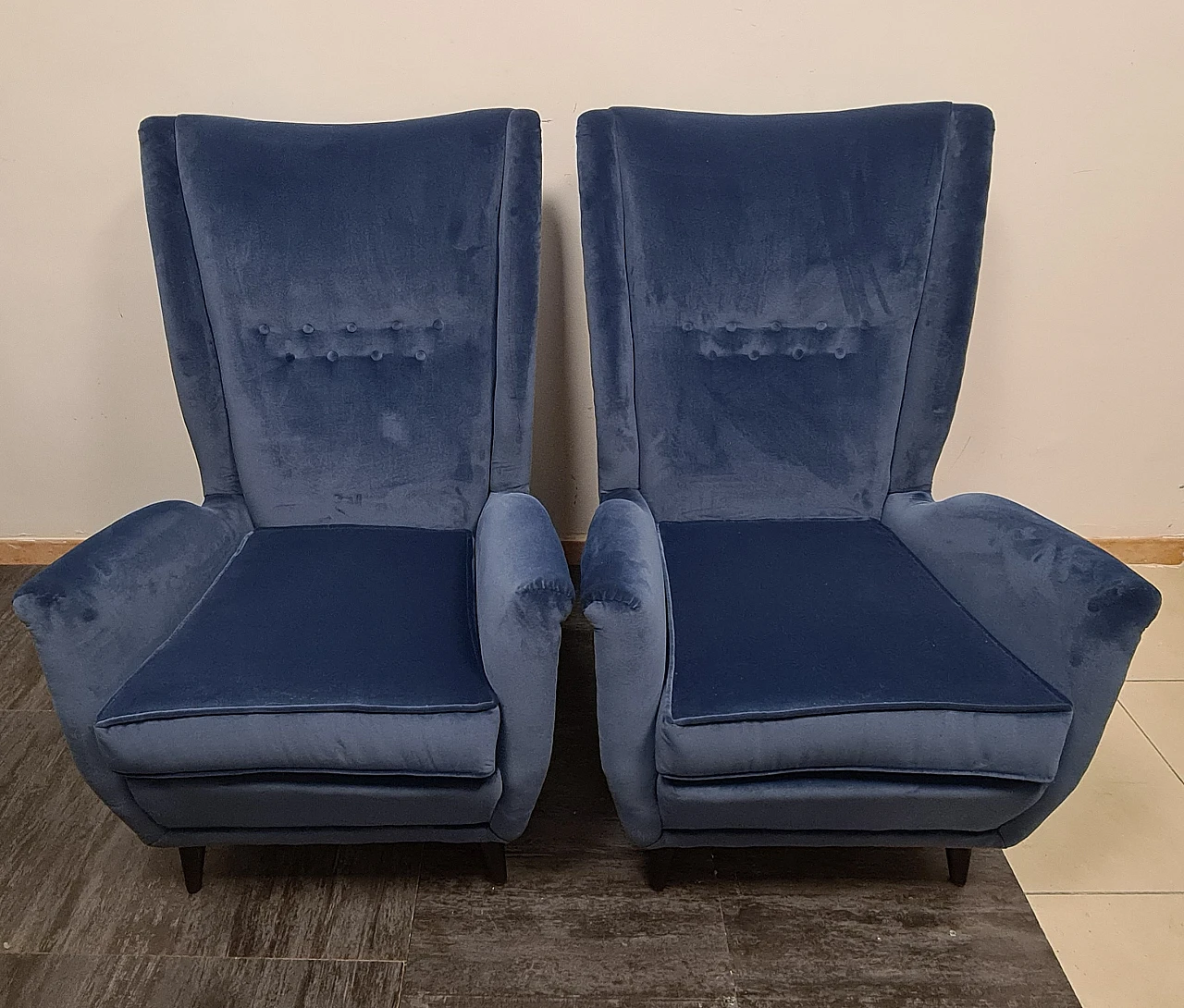 Pair of velvet armchairs by Gio Ponti for ISA Bergamo, 1950s 2
