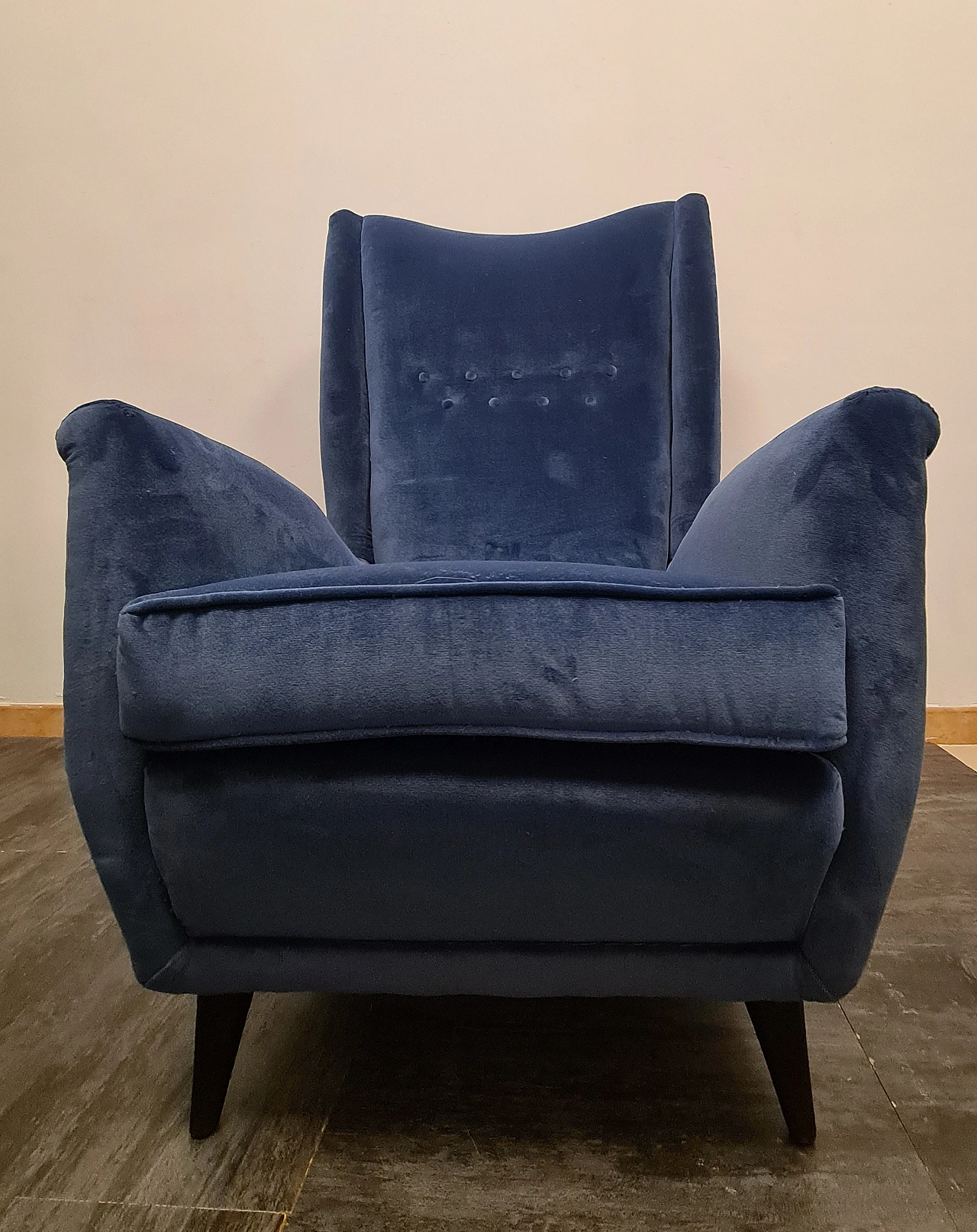 Pair of velvet armchairs by Gio Ponti for ISA Bergamo, 1950s 5