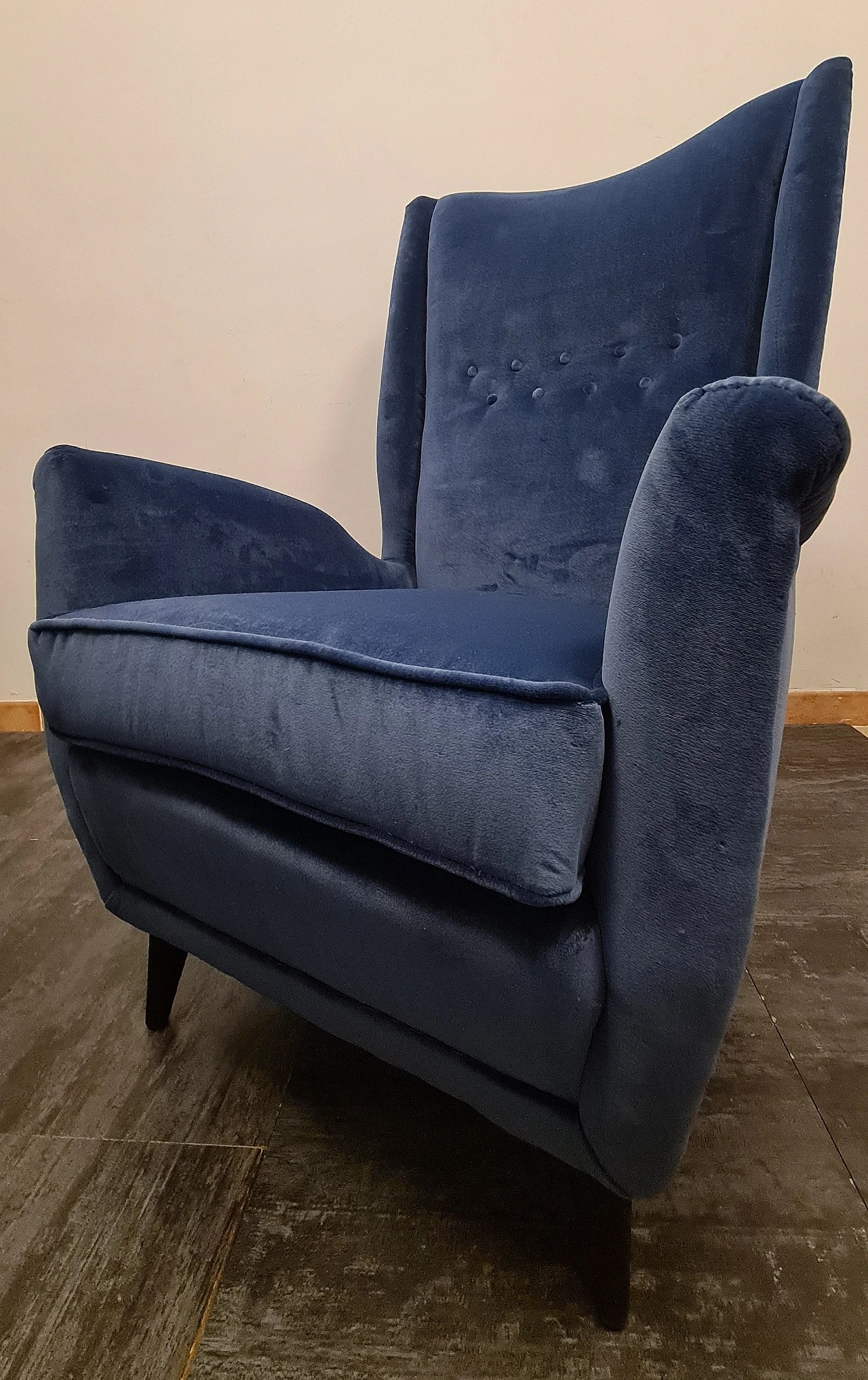 Pair of velvet armchairs by Gio Ponti for ISA Bergamo, 1950s 7
