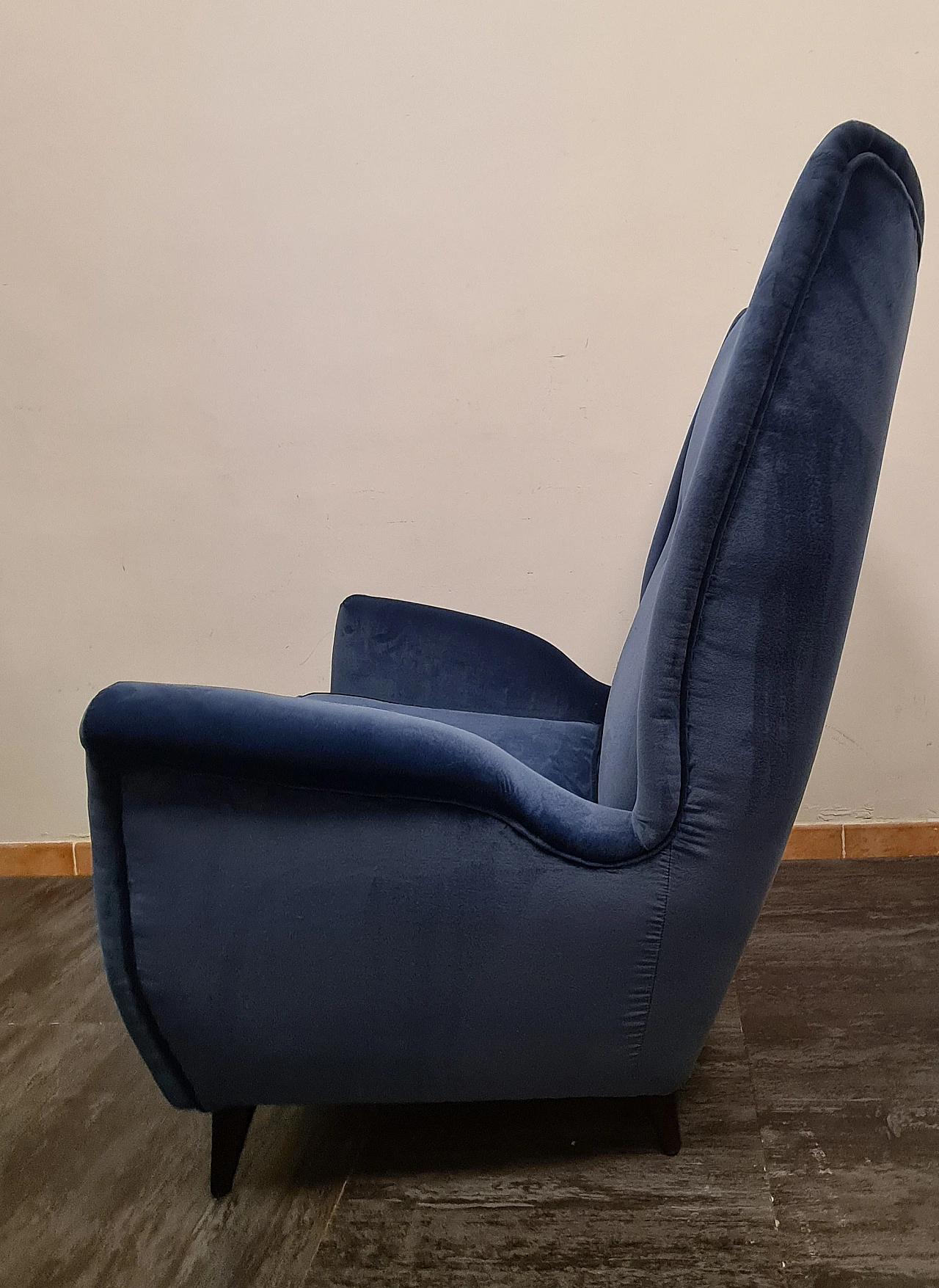 Pair of velvet armchairs by Gio Ponti for ISA Bergamo, 1950s 9