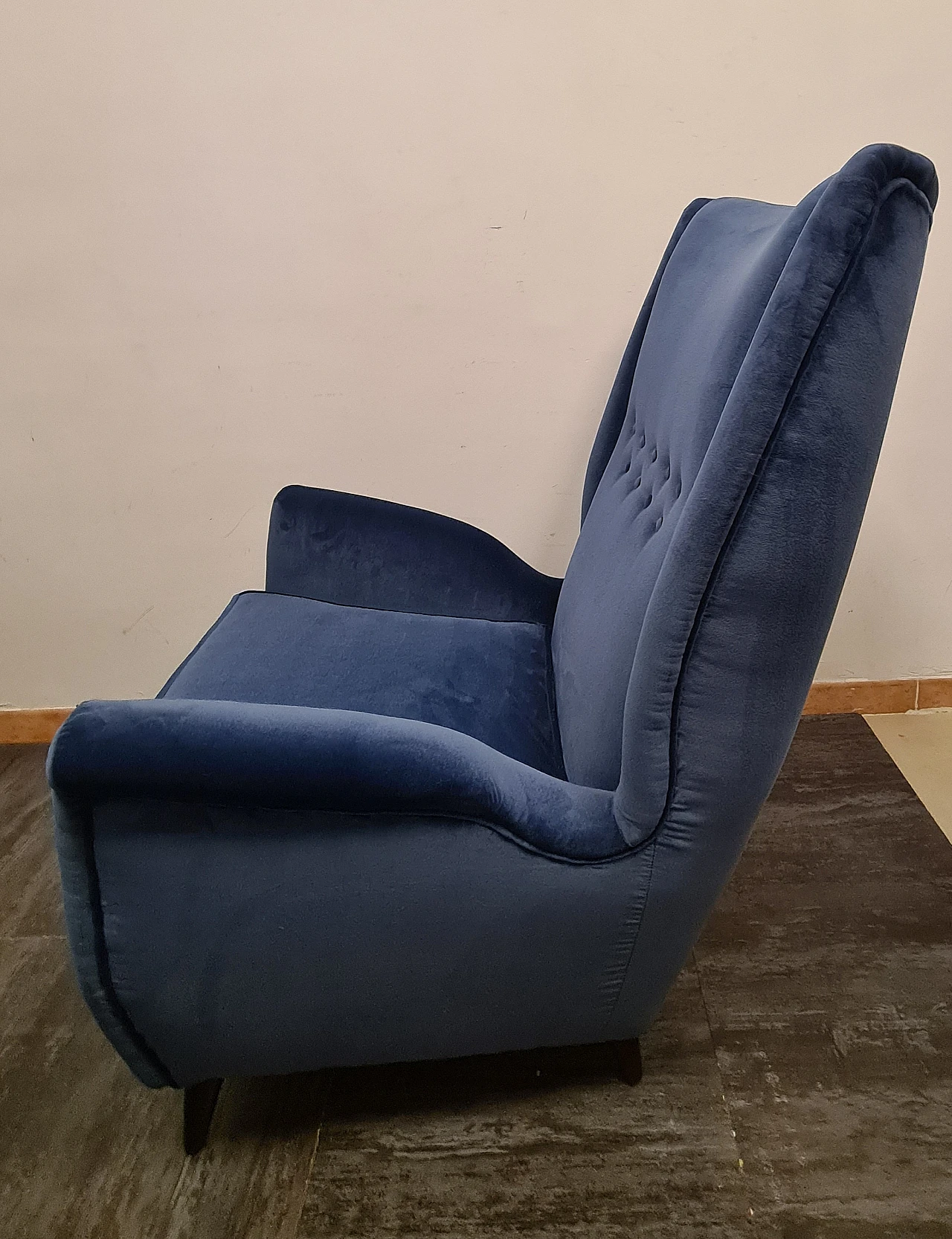 Pair of velvet armchairs by Gio Ponti for ISA Bergamo, 1950s 10