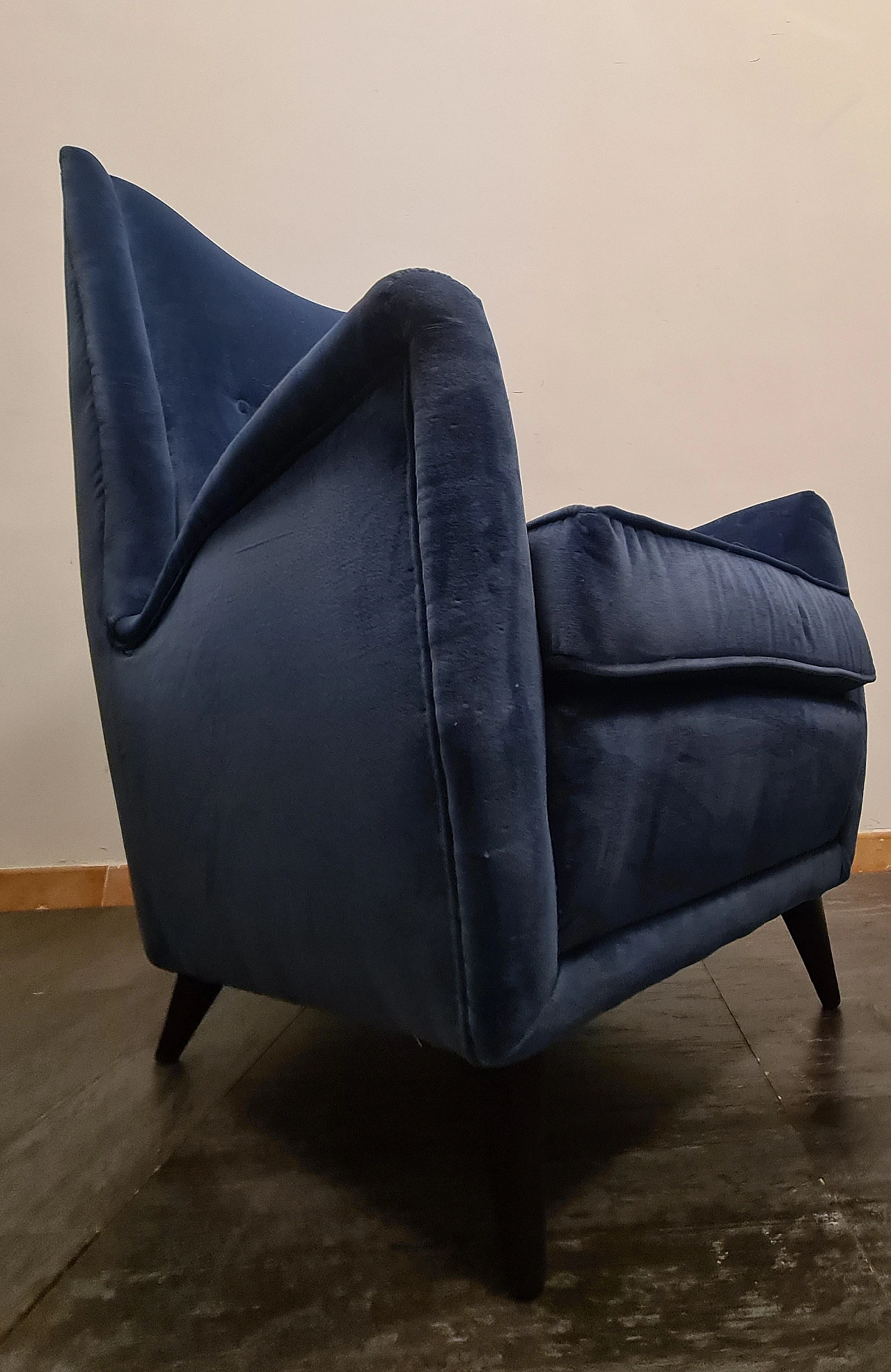 Pair of velvet armchairs by Gio Ponti for ISA Bergamo, 1950s 15