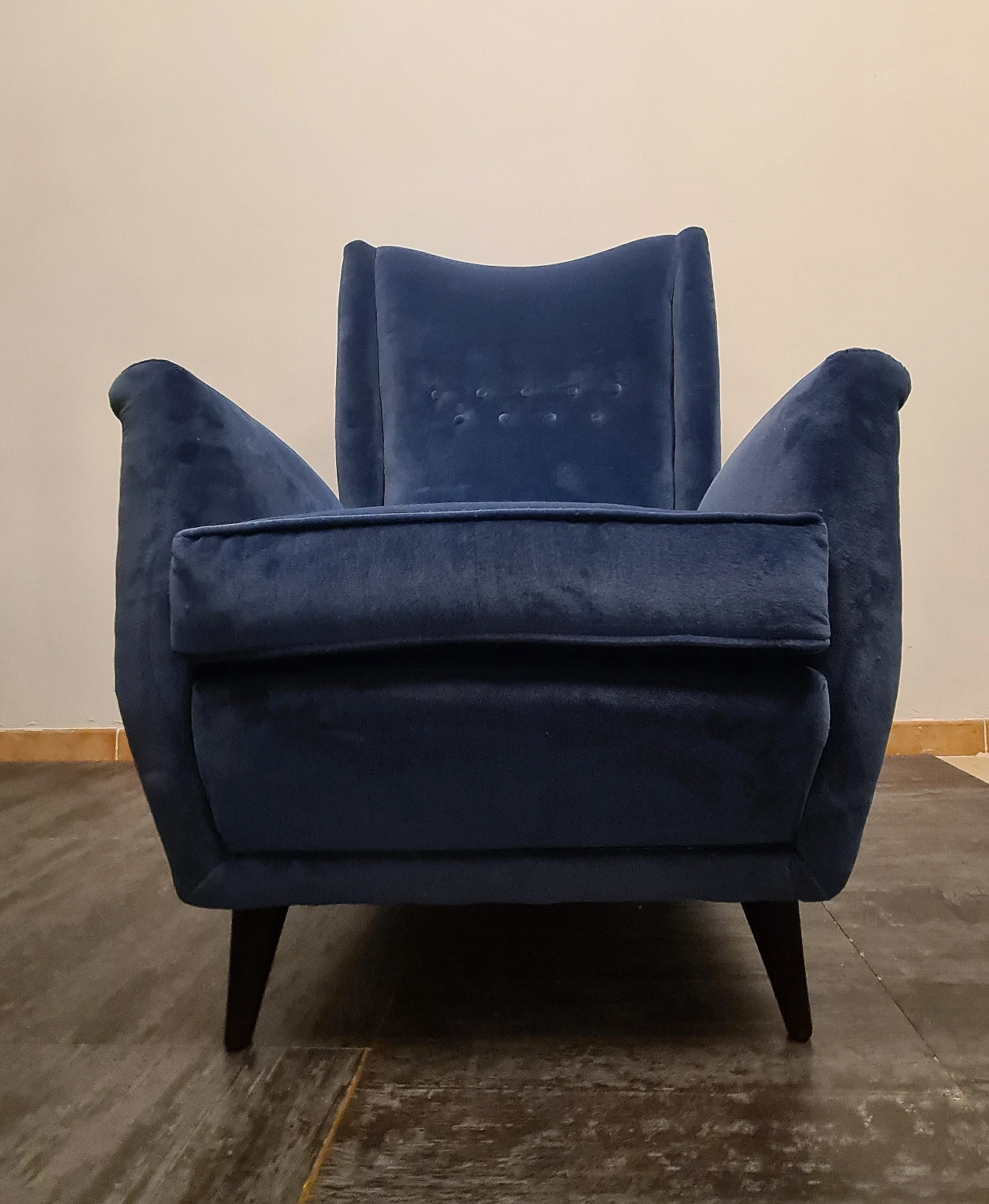 Pair of velvet armchairs by Gio Ponti for ISA Bergamo, 1950s 17