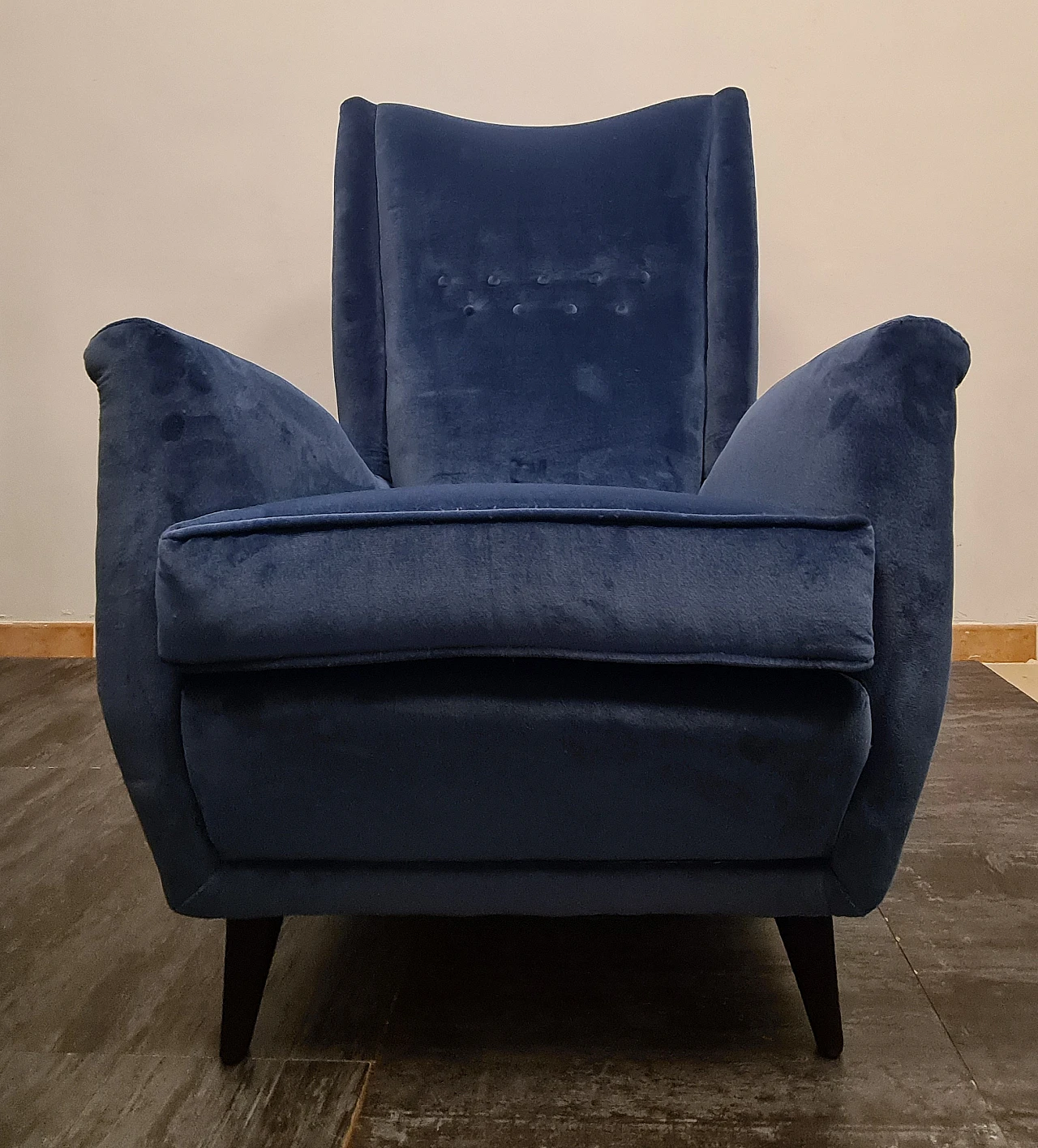 Pair of velvet armchairs by Gio Ponti for ISA Bergamo, 1950s 18