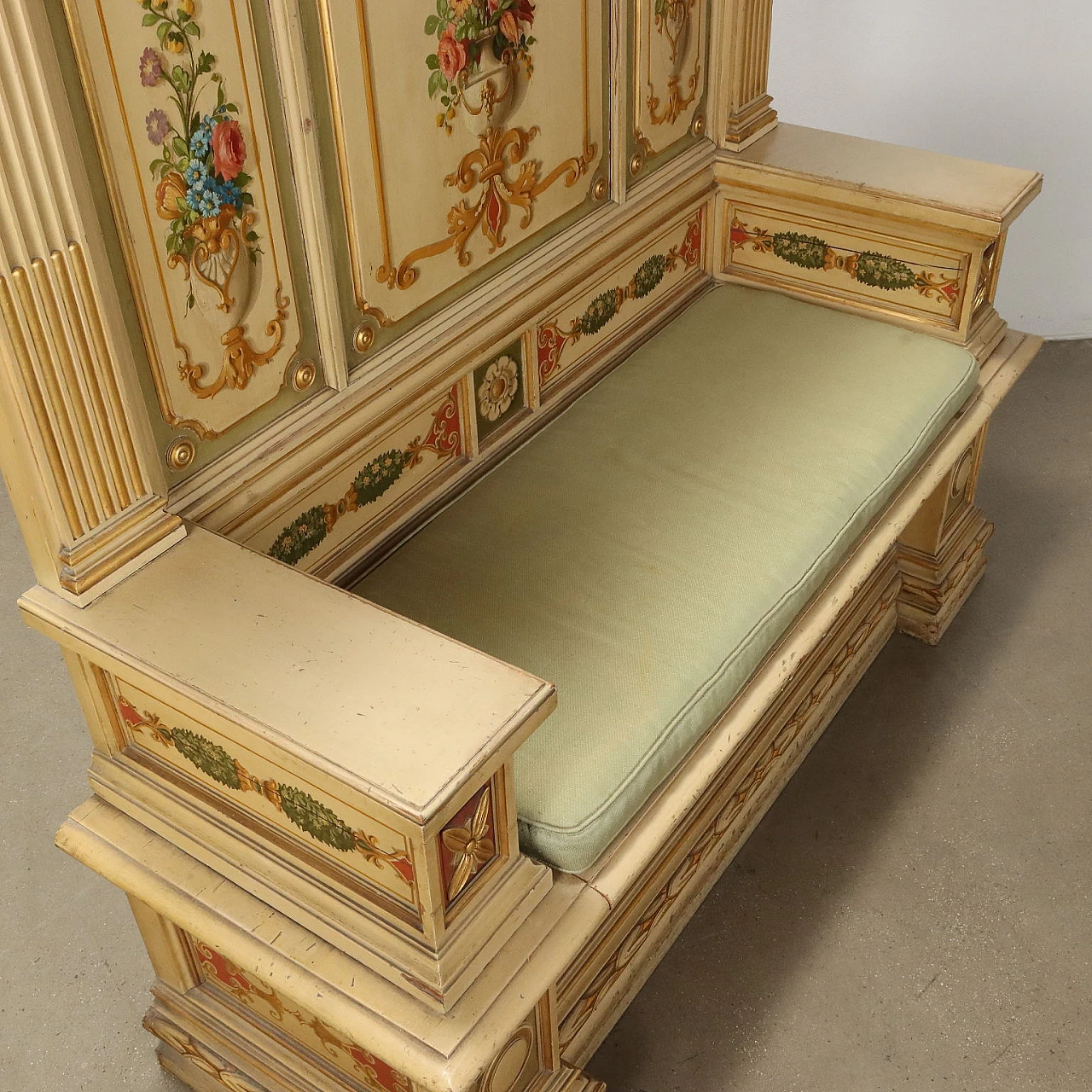 Laquered wooden bench with golden inserts and pillow 7