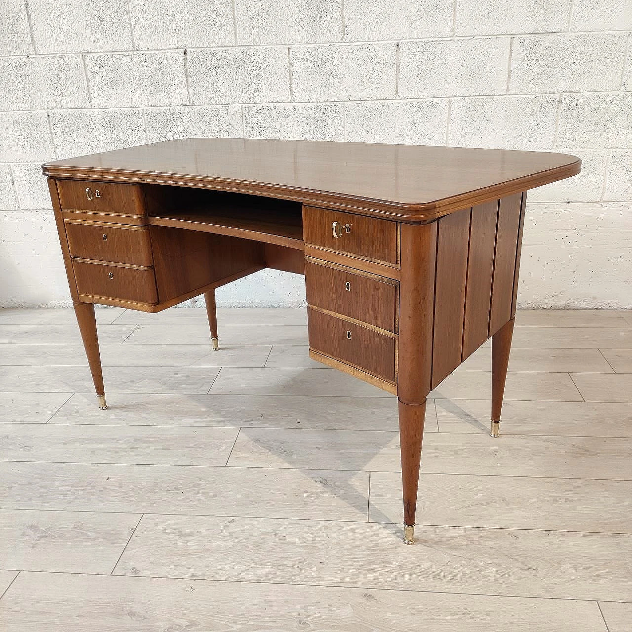 Curved walnut desk with six drawers, 1950s 1