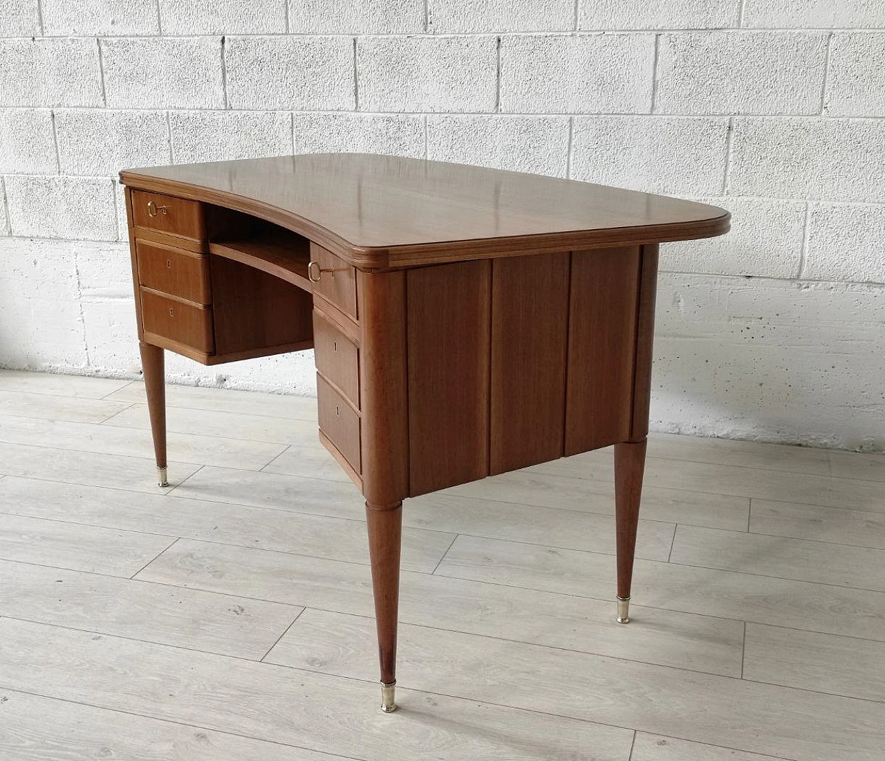 Curved walnut desk with six drawers, 1950s 2