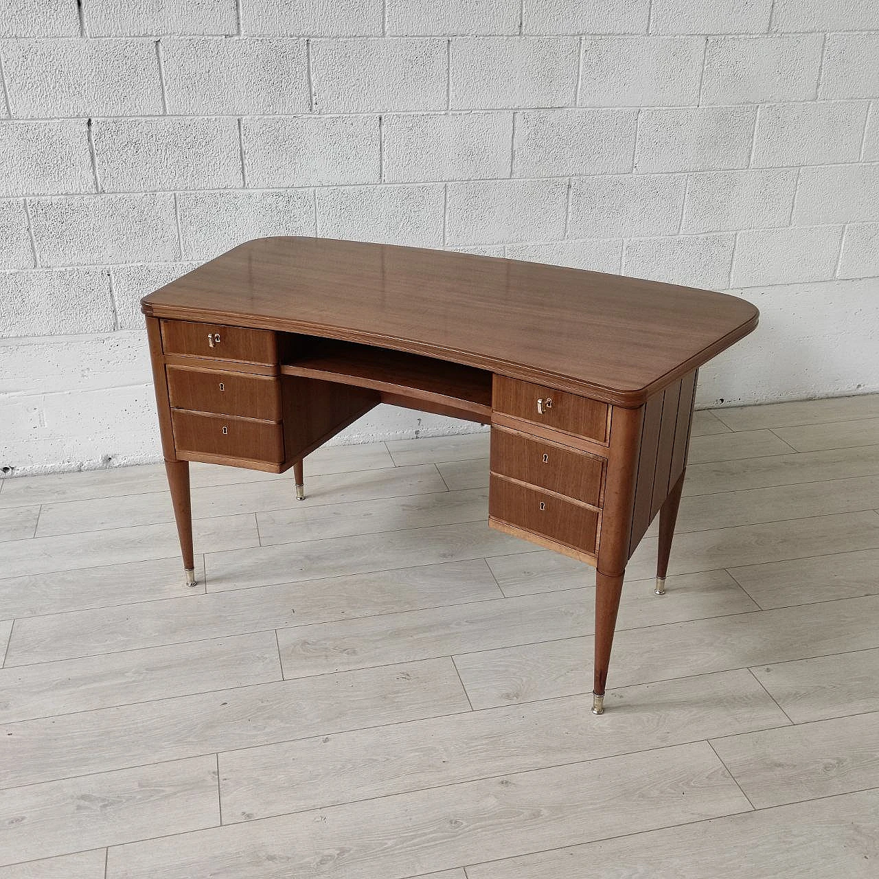 Curved walnut desk with six drawers, 1950s 3