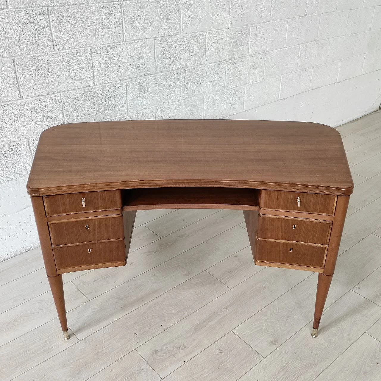 Curved walnut desk with six drawers, 1950s 4