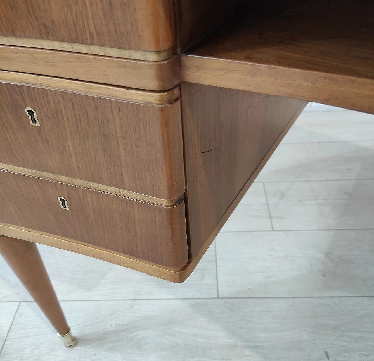 Scrivania curva in noce con 6 cassetti, anni '50 8