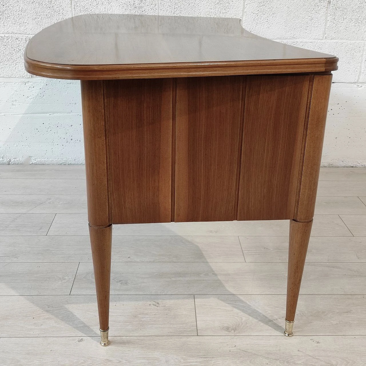 Curved walnut desk with six drawers, 1950s 10