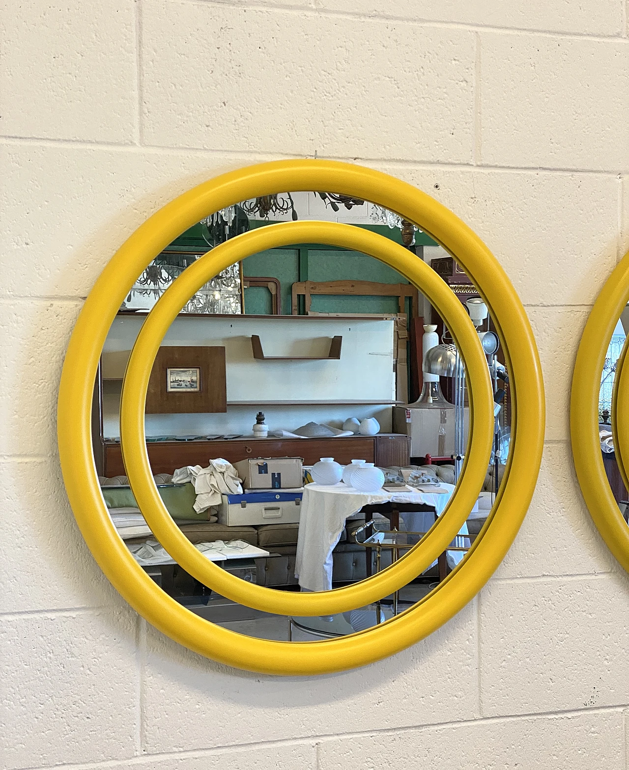 Pair of round mirrors in yellow laquered, 1970s 6