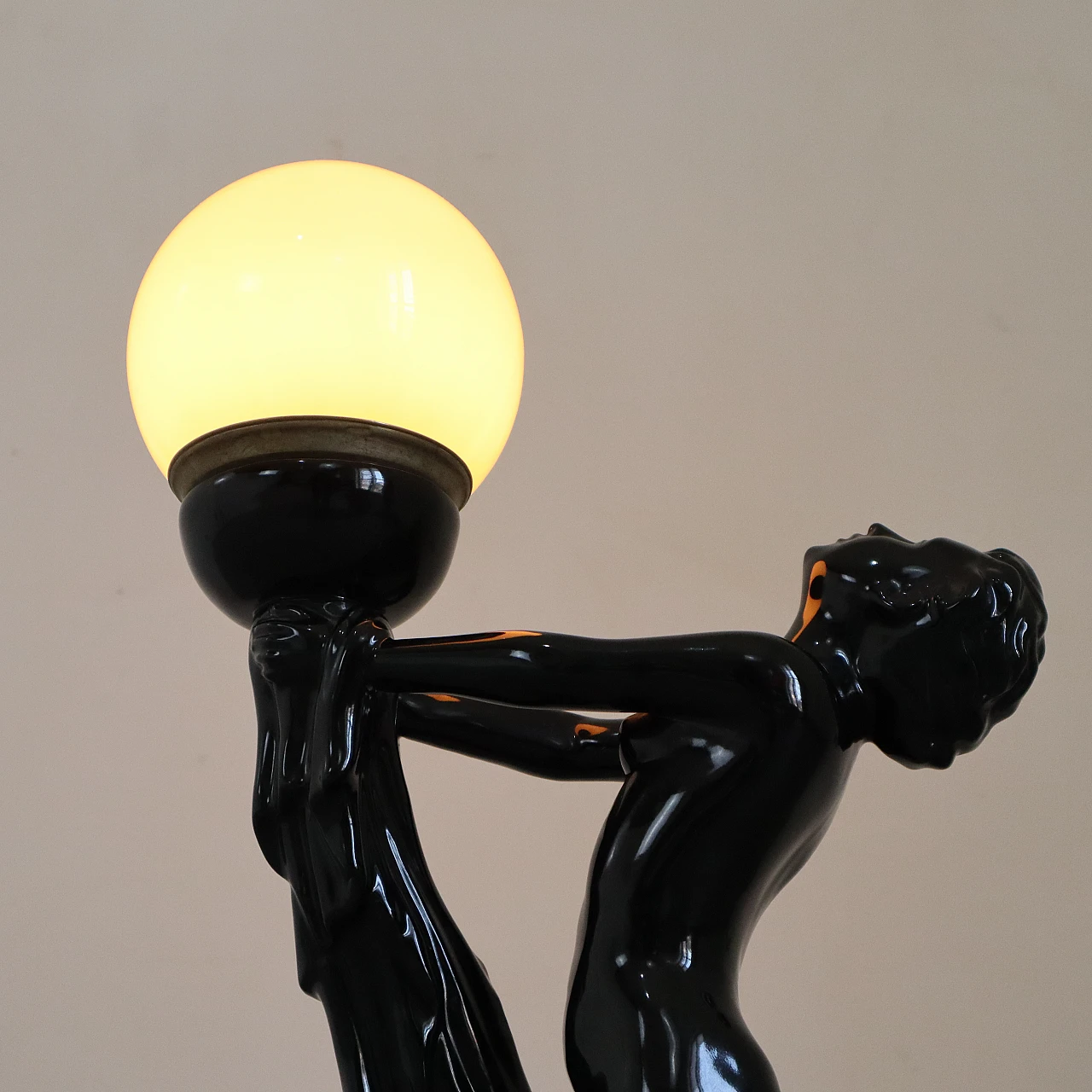Lampada da tavolo in porcellana nera in stile Le Verrier, anni '40 3