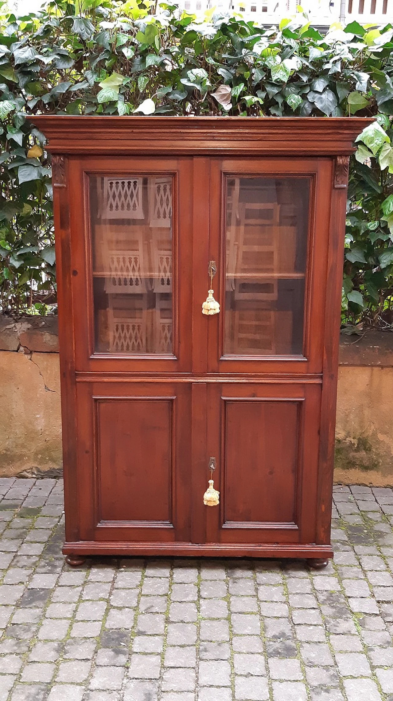 Romanian spruce sideboard with display case, 19th century 7