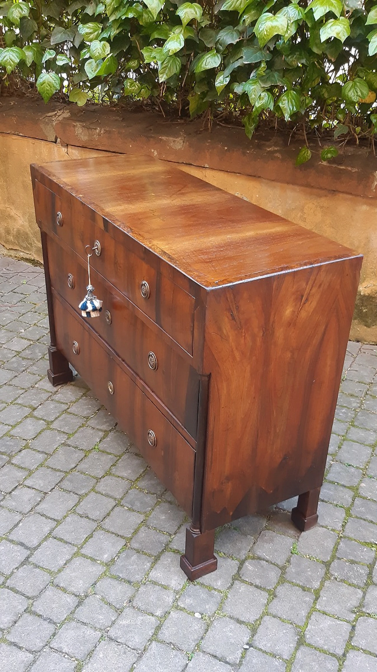 Empire Venetian walnut dresser, first half of the 19th century 4