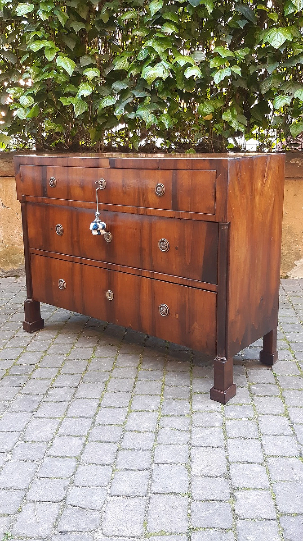 Empire Venetian walnut dresser, first half of the 19th century 5