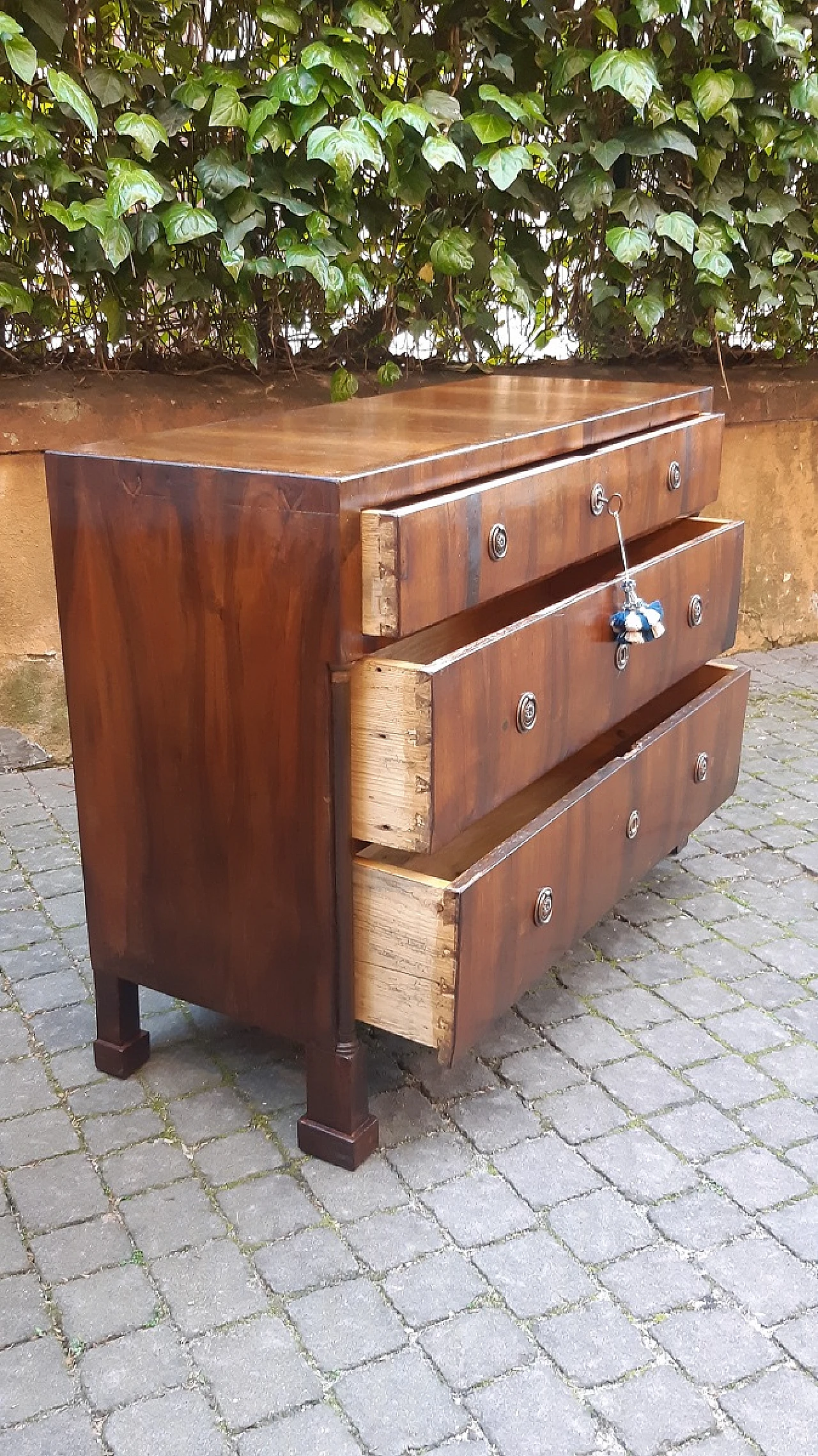 Empire Venetian walnut dresser, first half of the 19th century 7