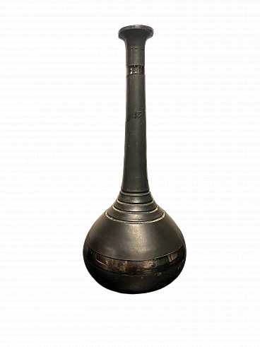 Vaso in ceramica scura