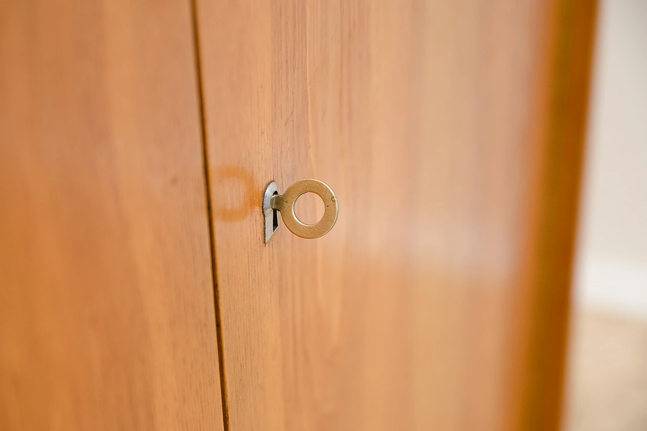 Armadio in legno di František Jirák per Tatra Nábytok, anni '60 9