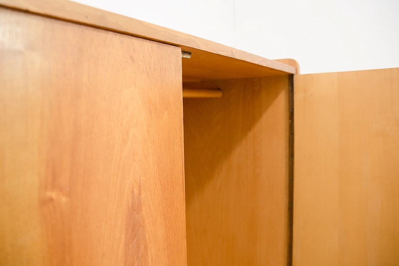 Armadio in legno di František Jirák per Tatra Nábytok, anni '60 12
