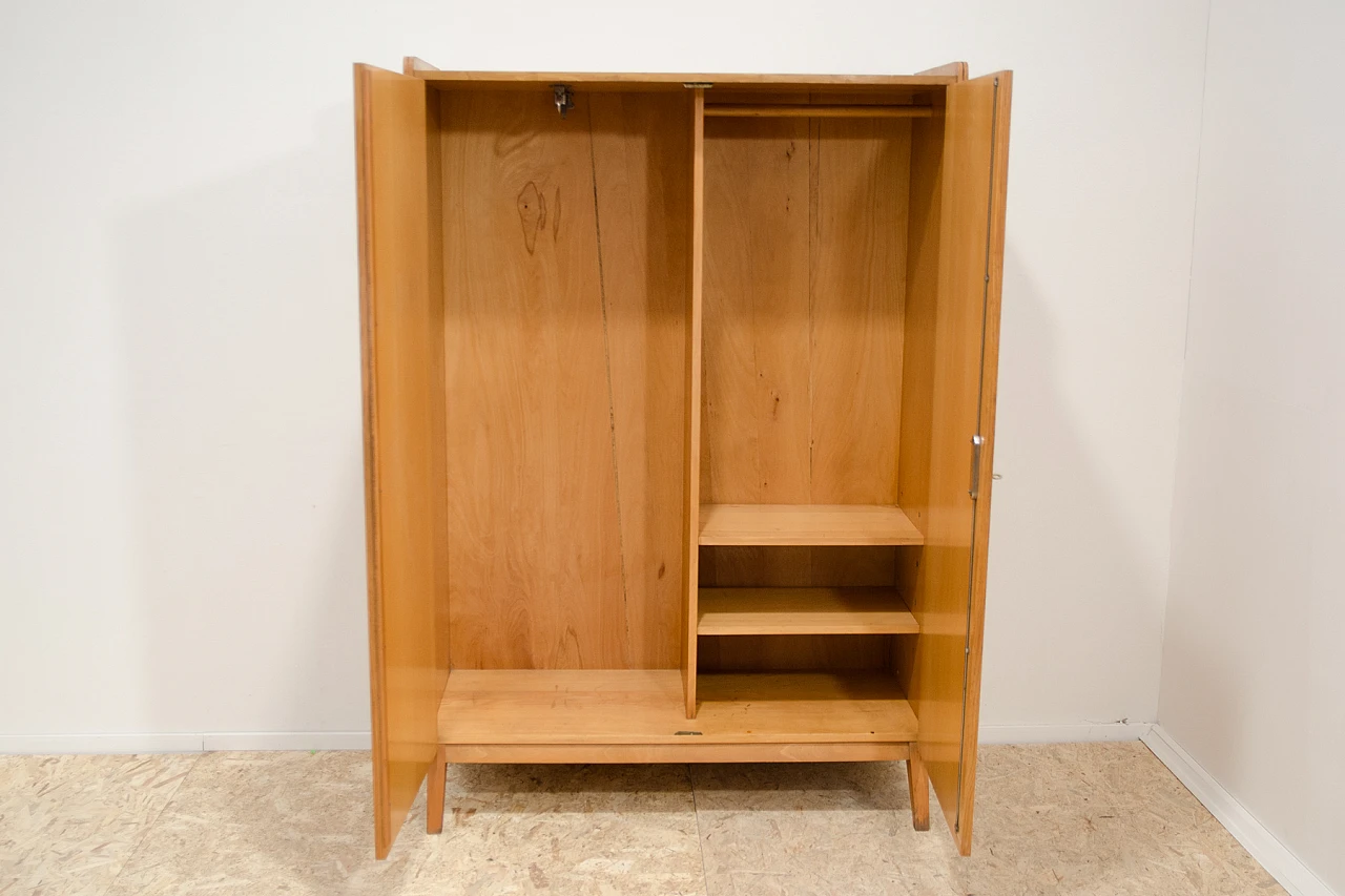 Armadio in legno di František Jirák per Tatra Nábytok, anni '60 14
