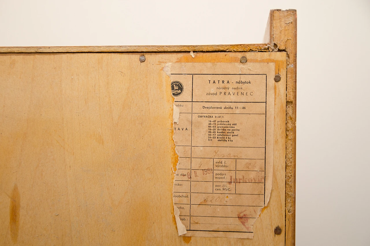 Armadio in legno di František Jirák per Tatra Nábytok, anni '60 18
