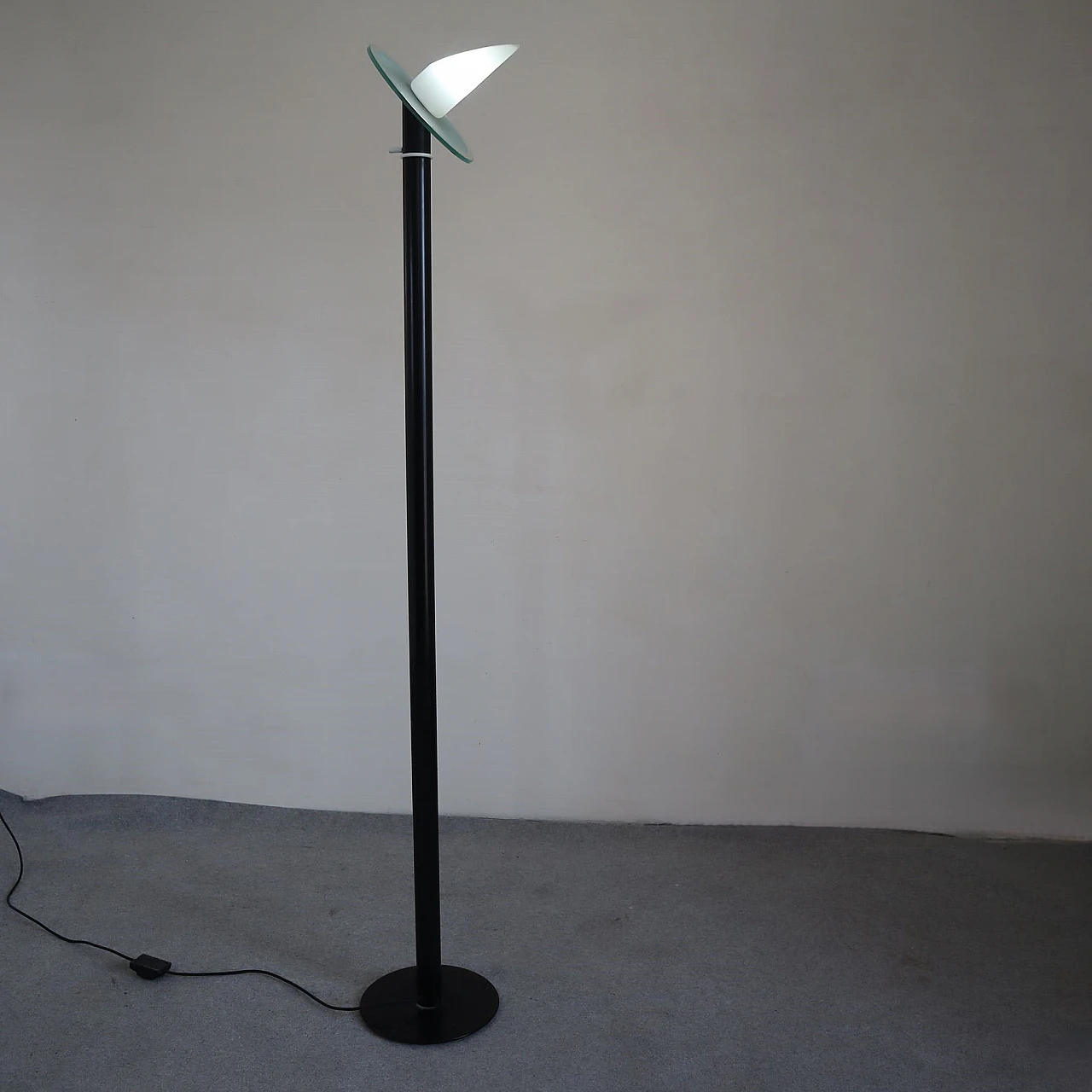 Black metal floor lamp by Alfredo Barbini, 1970s 5