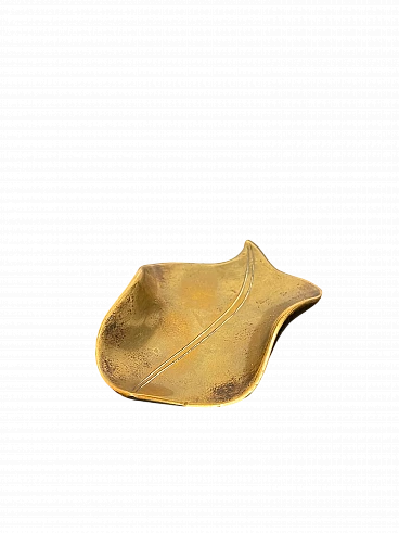 Brass leaf-shaped plate